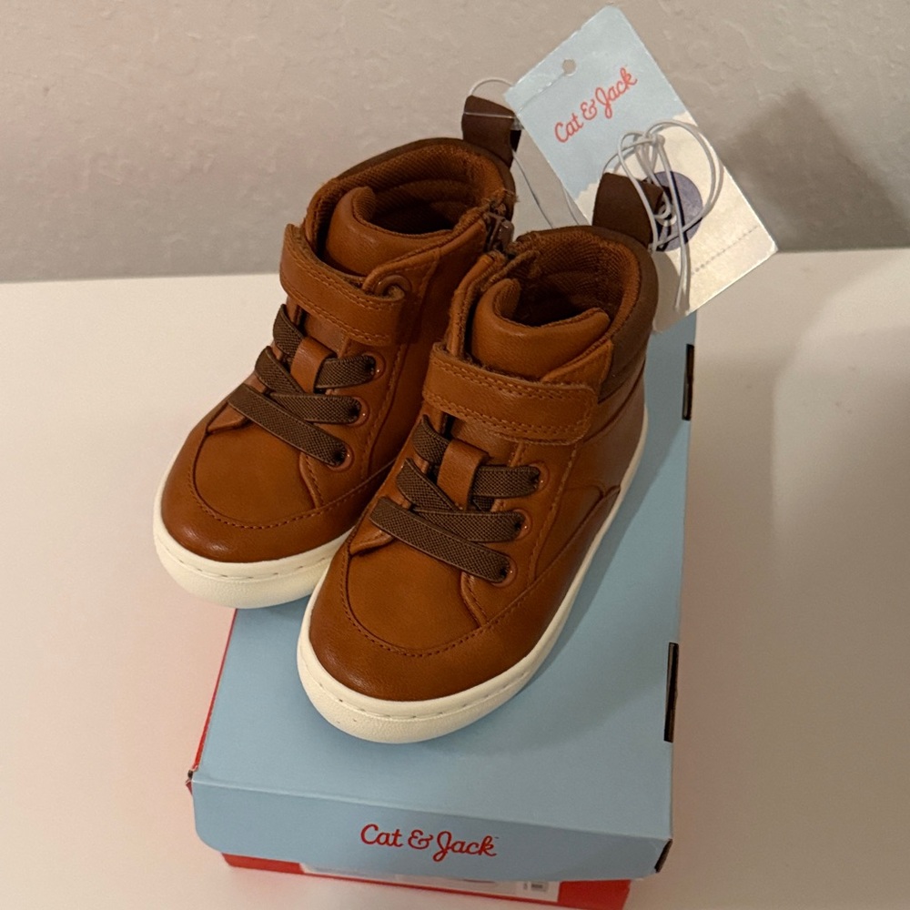 Cat & Jack Kids' Brown High-Top Sneakers (Size 6)